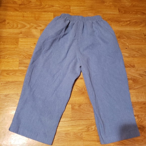 Womens Bon Worth Capri Pants With Embraioded Design - Picture 2 of 5